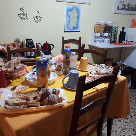 B&B Da Andreina Guspini Bagian luar foto