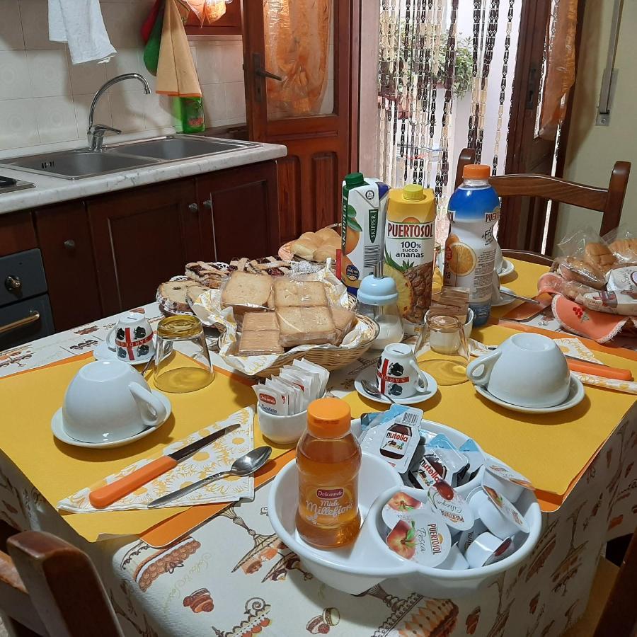 B&B Da Andreina Guspini Bagian luar foto