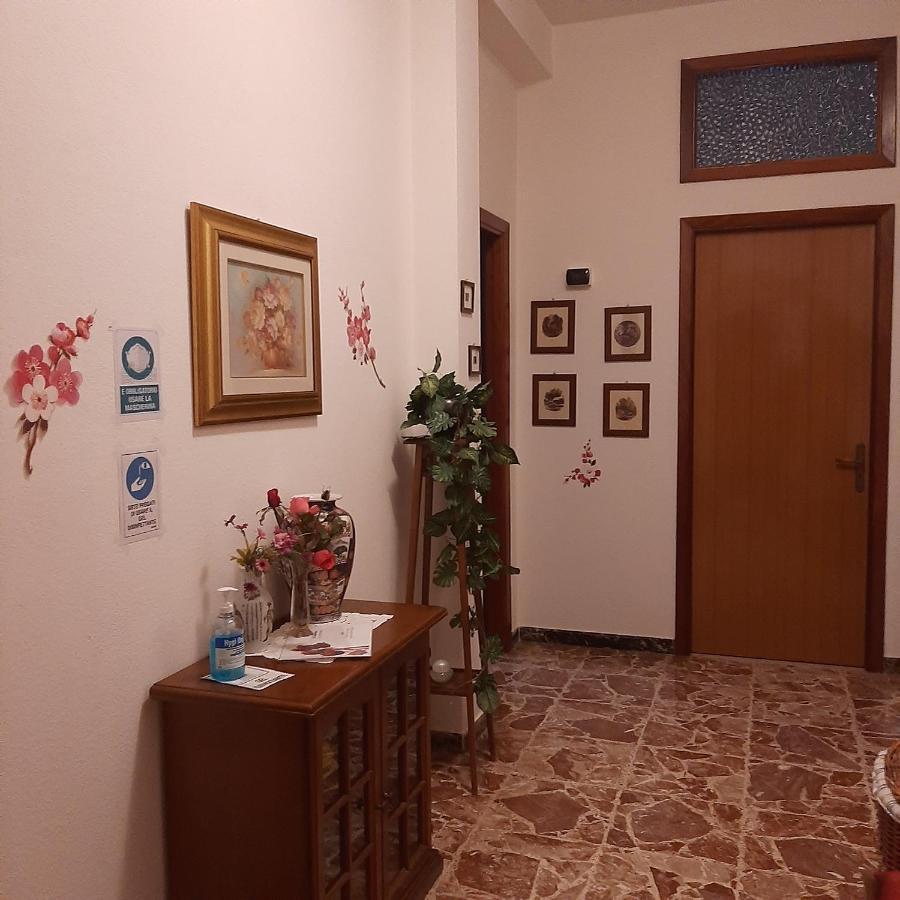 B&B Da Andreina Guspini Bagian luar foto